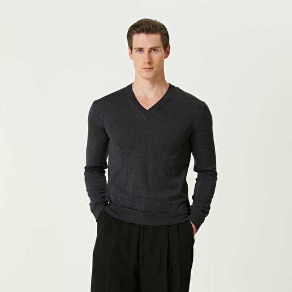 Valentino Maglia Gray Wool V-neck Sweater *flaw* Size Large 2983